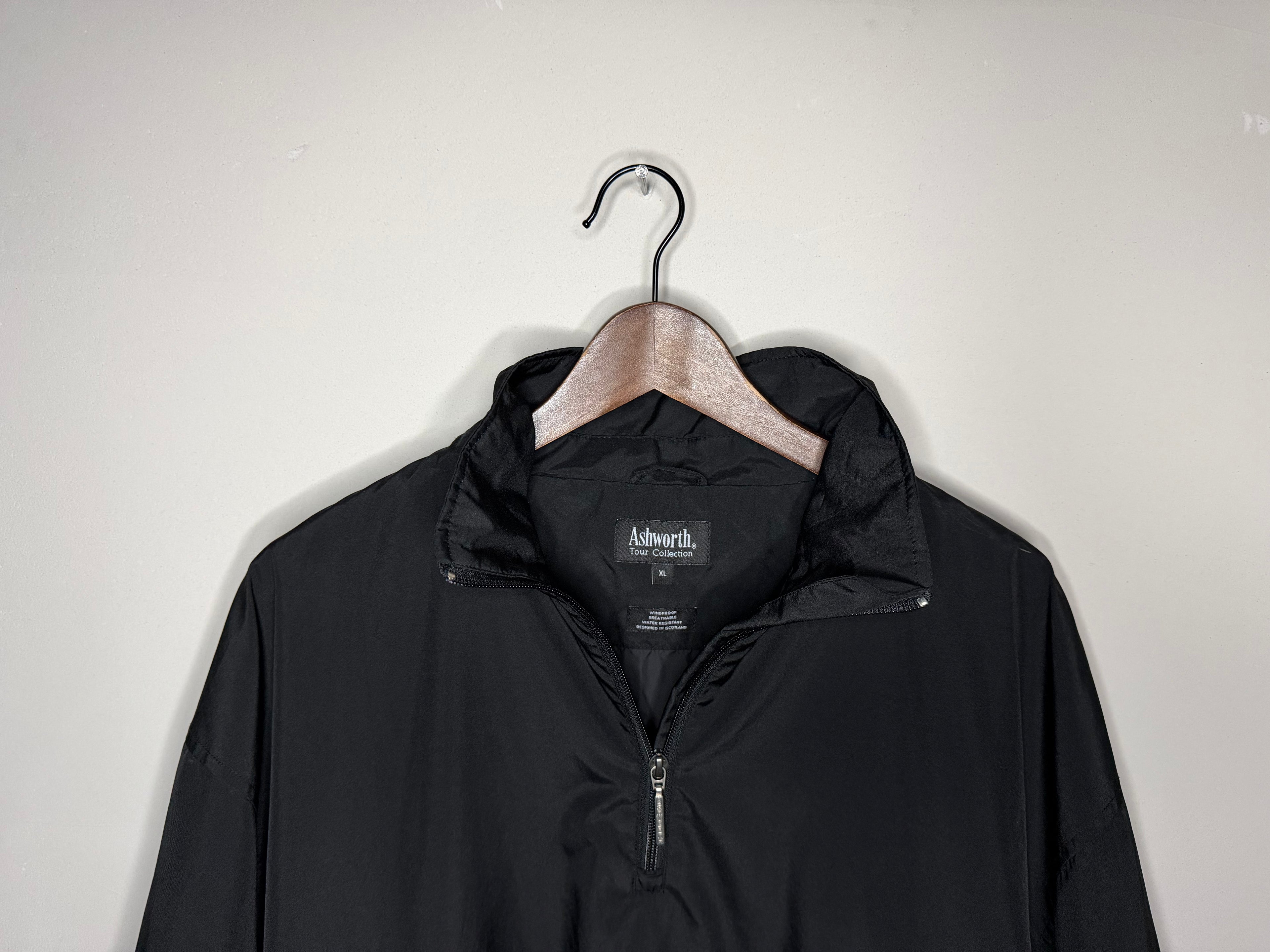 Ashworth black short sleeve windbreaker (XL)